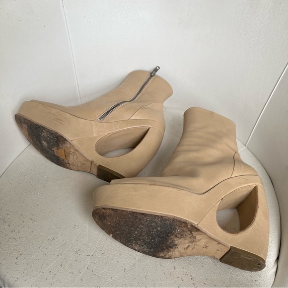 (˵༎ຶ 0 ༎ຶ˵) SOLD DEPOP
Ann Demeulemeester Peep Toe Platform Ankle Boots - Picture 9 of 17